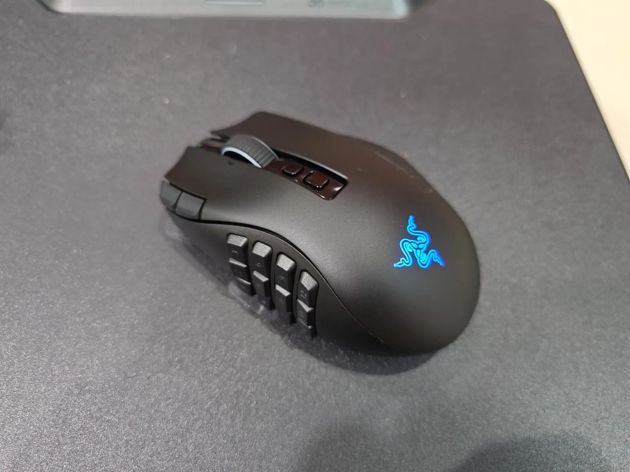 razer-naga-v3-pro-danh-gia-gaming-gear (6).jpg